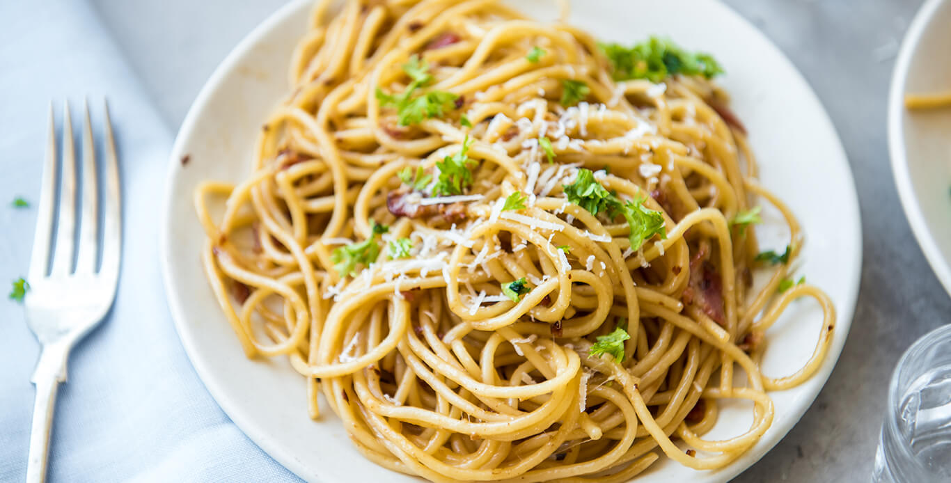 1366X694 SPAGHETTI AGLIO e OLIO with BACOn.jpg